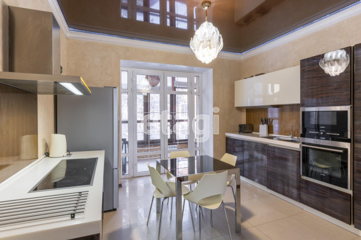 5-комн квартира Кирова, 8