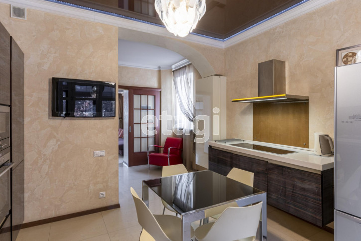 5-комн квартира Кирова, 8