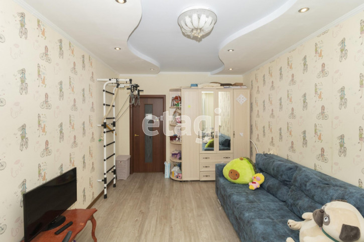 3-комн квартира Александра Матросова, 1/2
