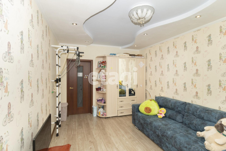 3-комн квартира Александра Матросова, 1/2