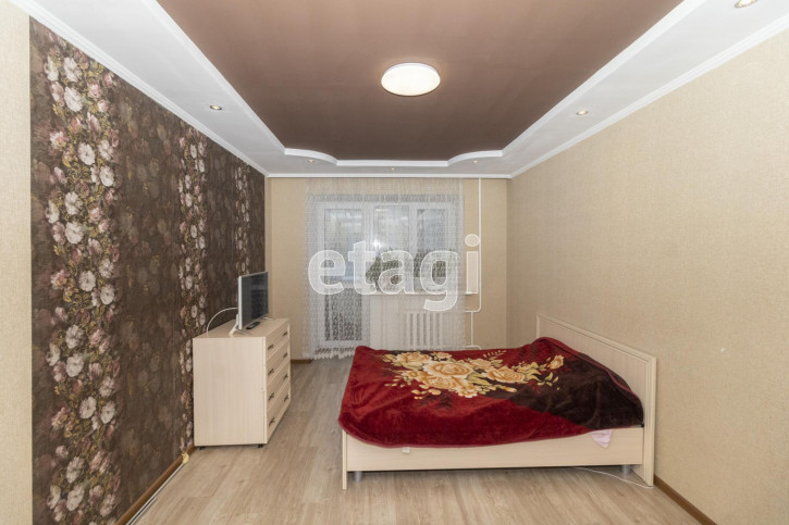 3-комн квартира Александра Матросова, 1/2