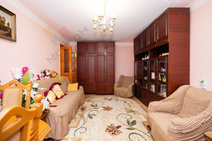 2-комн квартира Селезнёва ул, 214