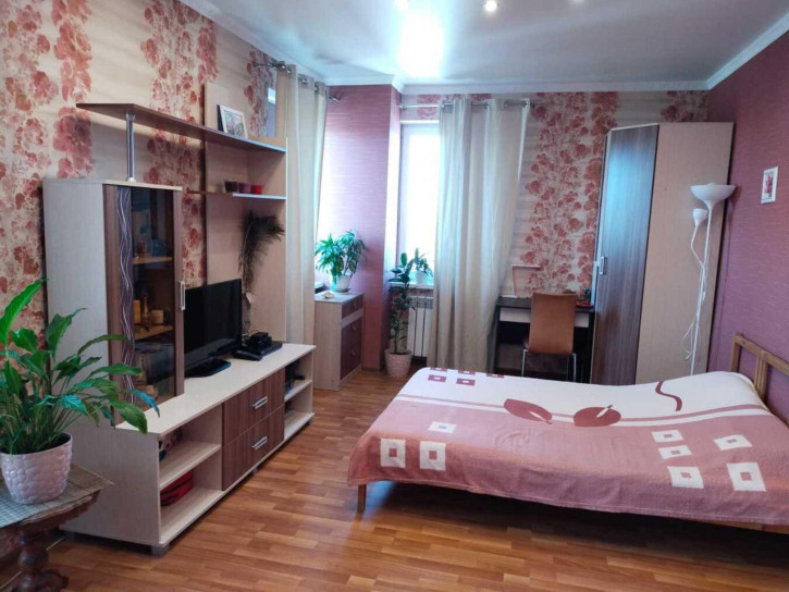 2-комн квартира Черноморская улица, 61