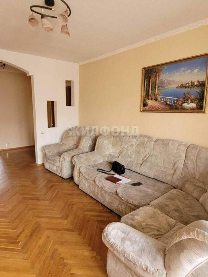 3-комн квартира Тронина улица, д.8