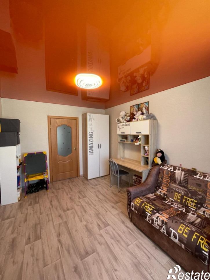 3-комн квартира Россия,  г. Комсомольск-на-Амуре, ул. Орехова, д. 42, корп. 3