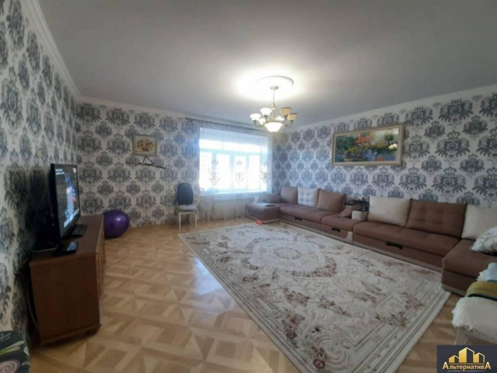 2-комн квартира Революции ул.