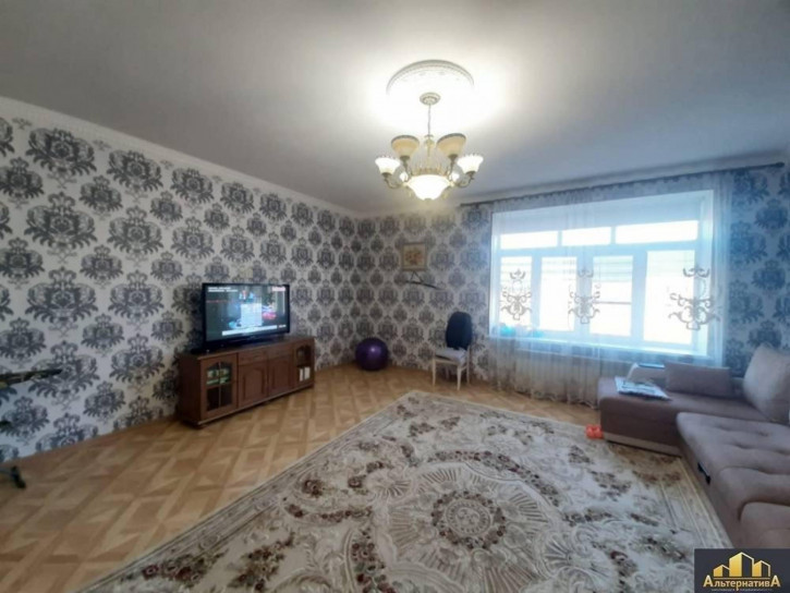 2-комн квартира Революции ул.