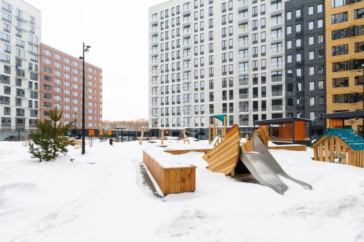 Студия Новоселов, 105