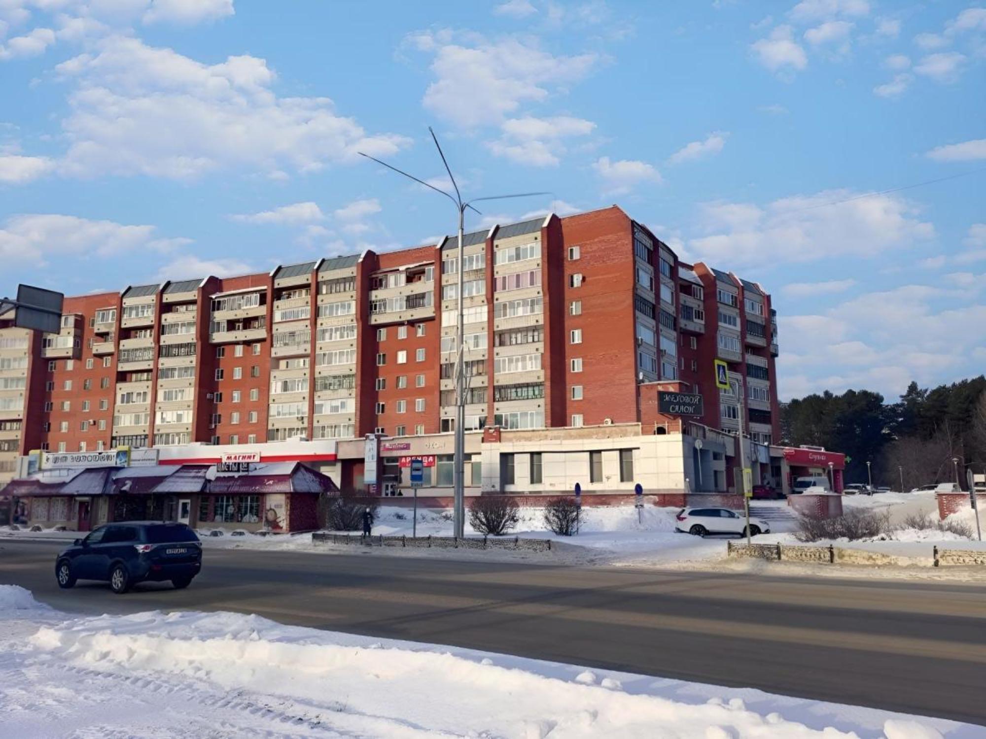 Купить торговое помещение за 35 000 000 рублей на г. Северск,  Коммунистический , 151