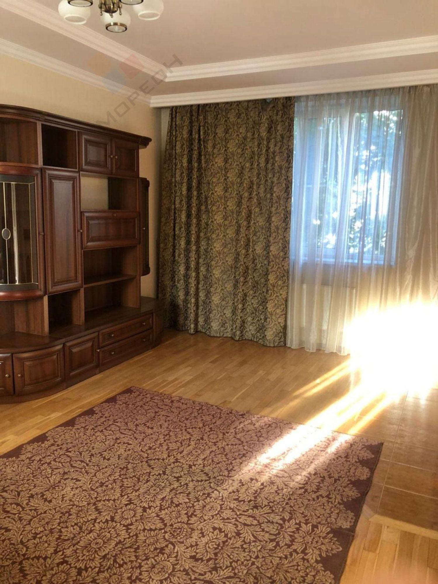 Сдать дачу, дом, коттедж за 95 000 рублей на Хлебосольная ул, 1