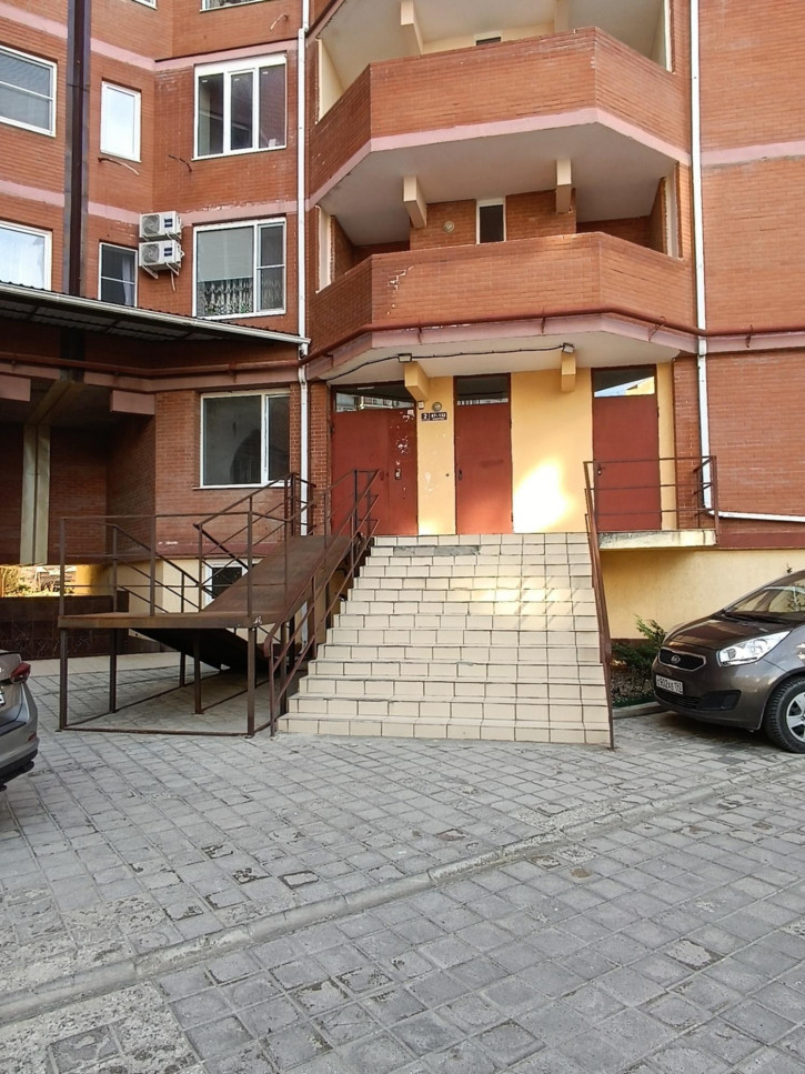 2-комн квартира улица Крылова, 113