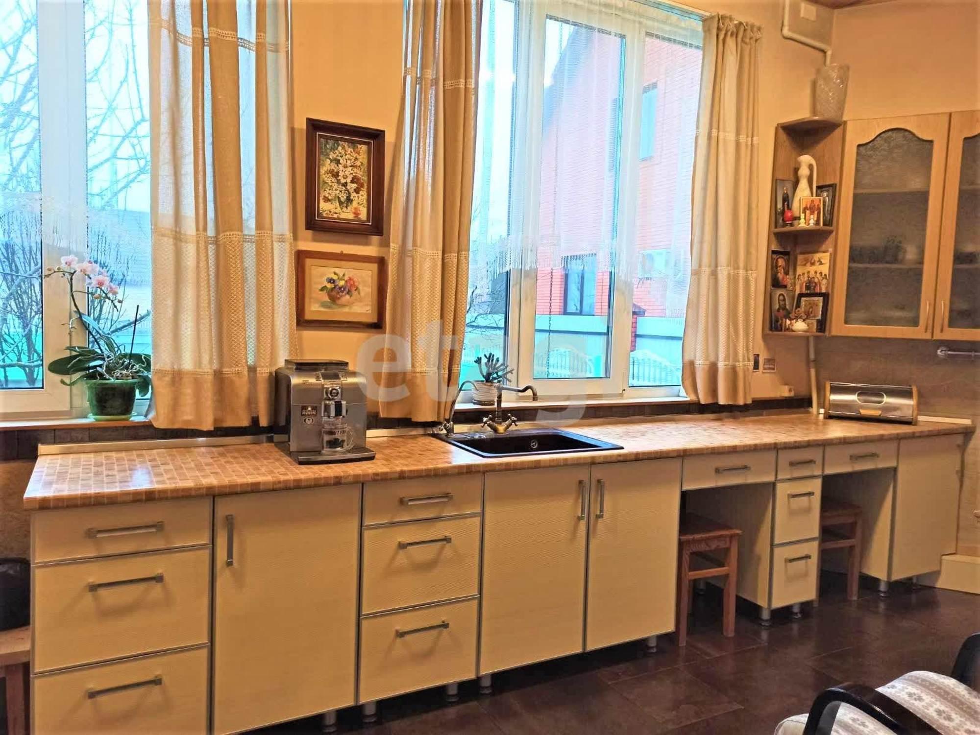 Купить дачу, дом, коттедж за 14 900 000 рублей на Московская улица