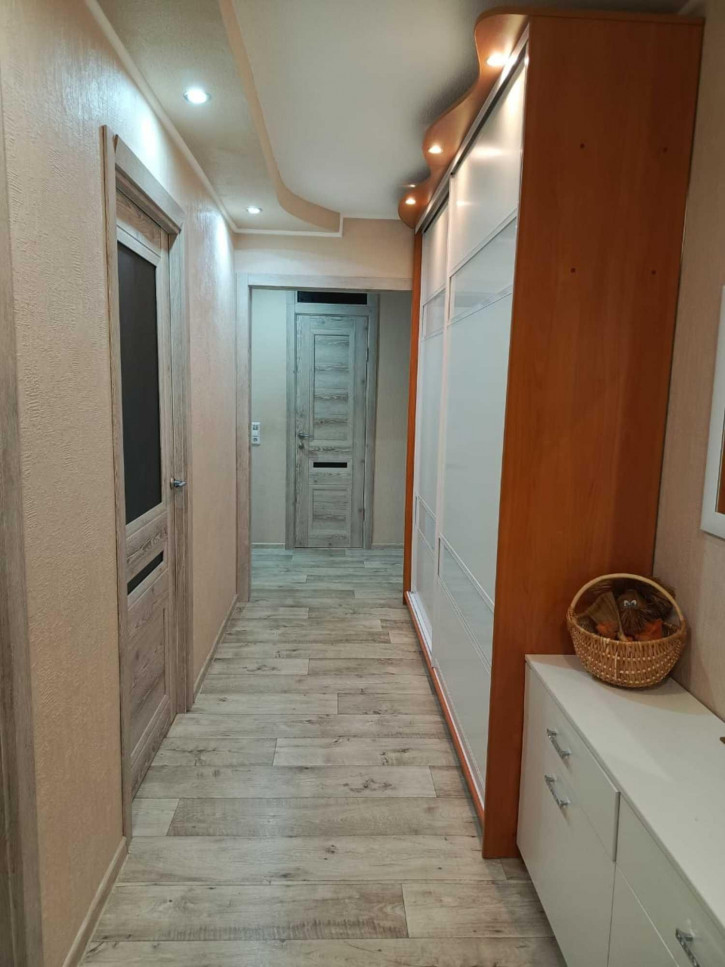 3-комн квартира Георгия Димитрова, 8
