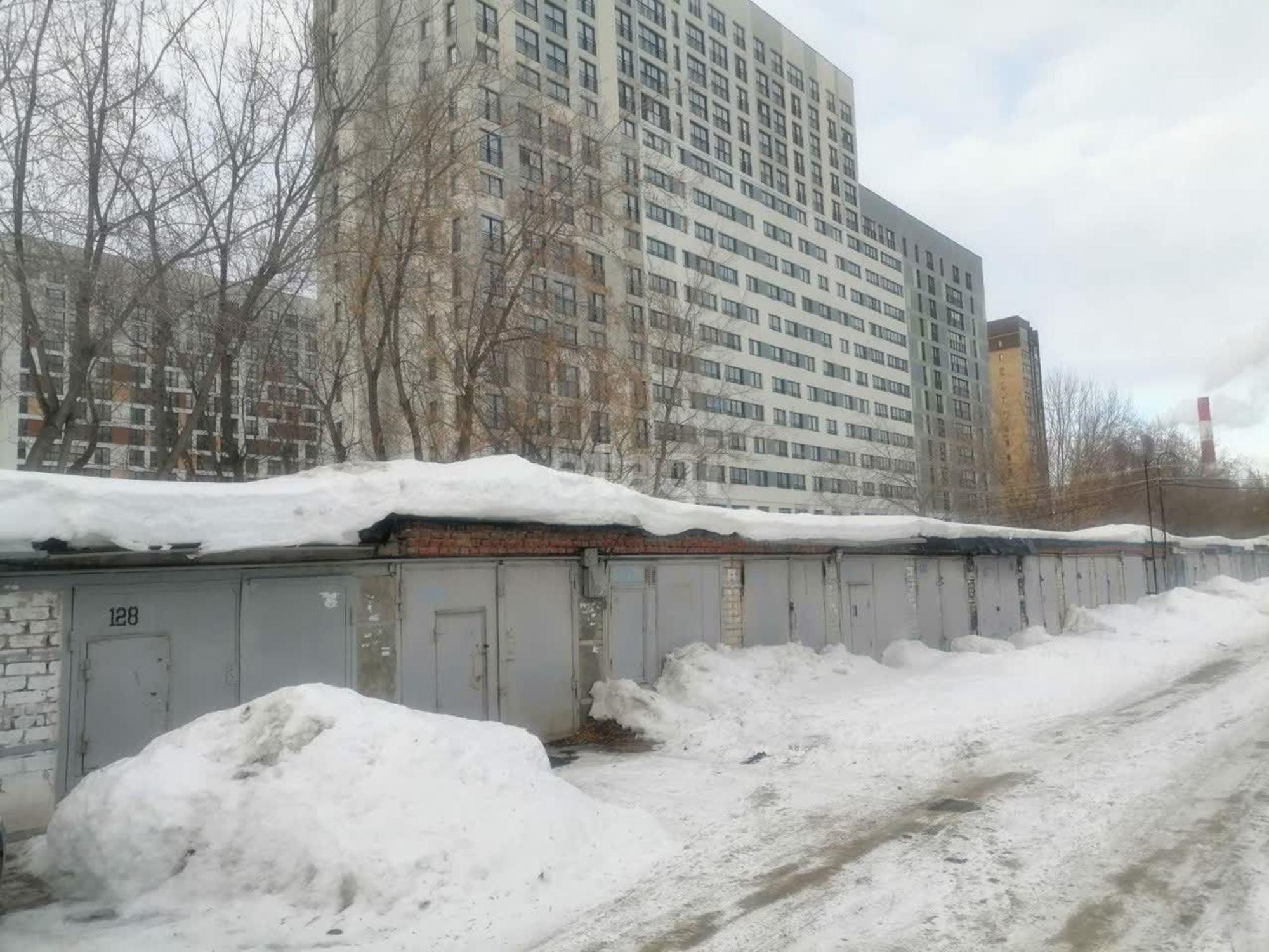 Купить гараж, место в паркинге за 700 000 рублей на 50 лет Октября 59