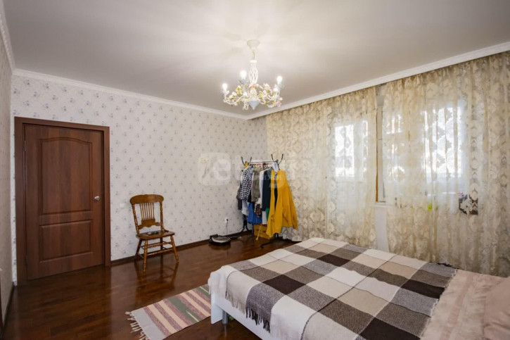 3-комн квартира Интернациональная, 140