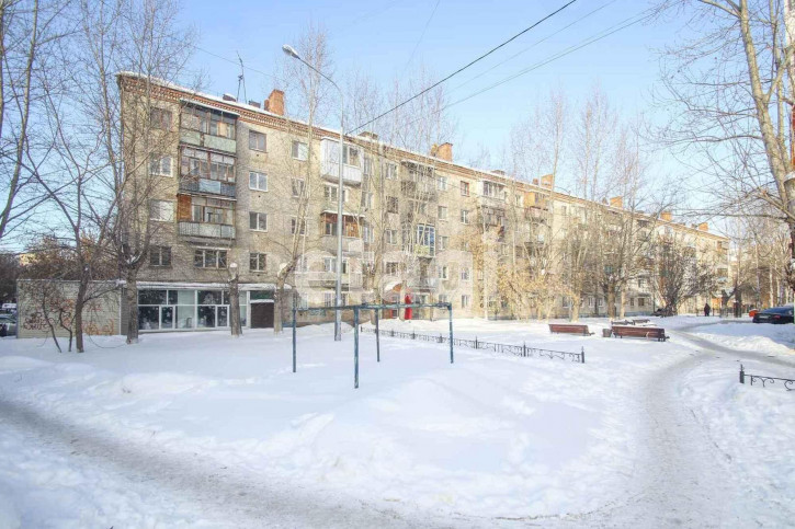3-комн квартира 50 лет Октября, 51