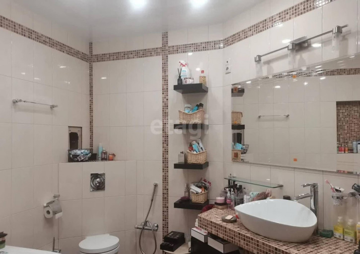 3-комн квартира Немцова, 72