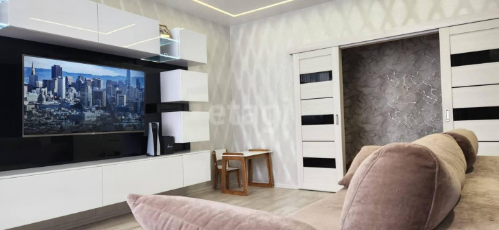 3-комн квартира Академика Сахарова проспект, 93