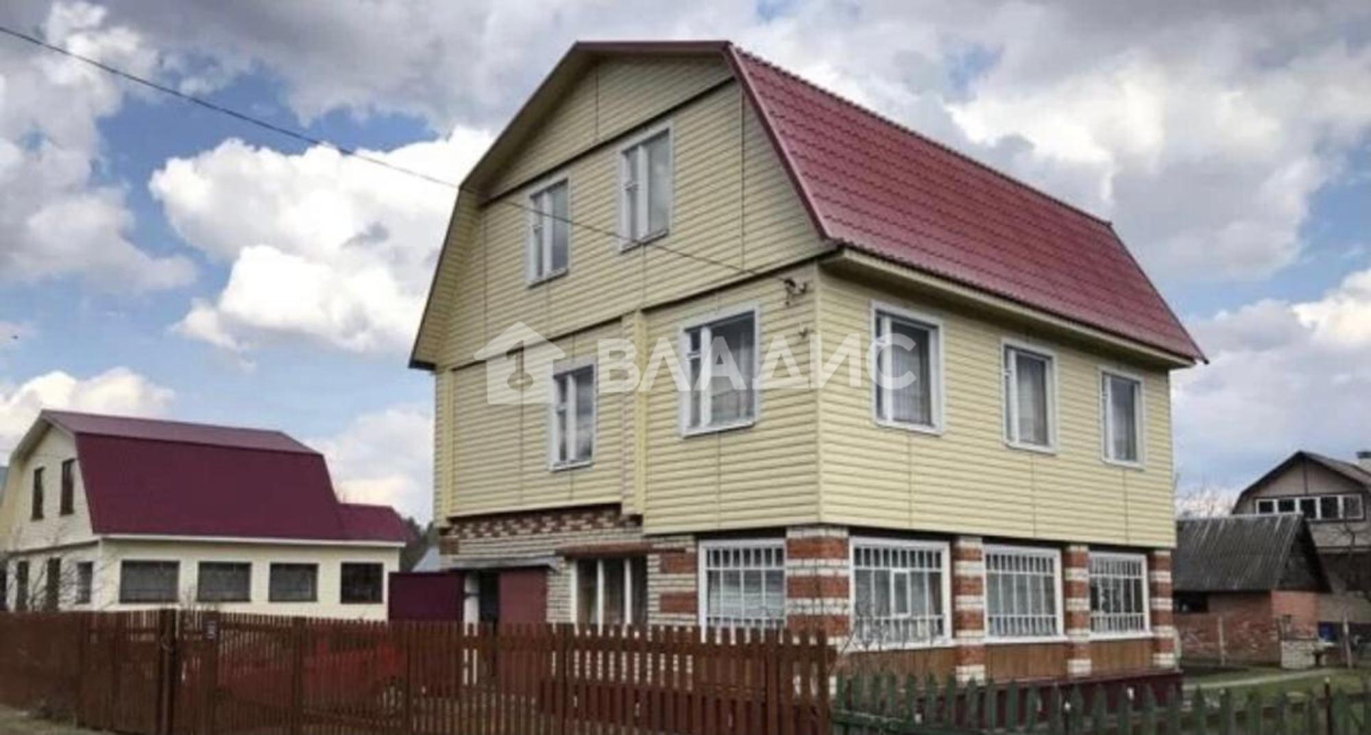 Купить дачу, дом, коттедж за 4 200 000 рублей на Центральная улица