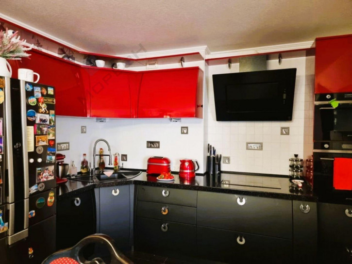 3-комн квартира Монтажников ул, 5