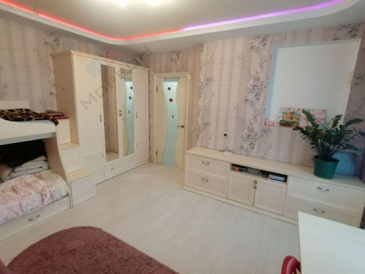 3-комн квартира КИМ ул, 143/1