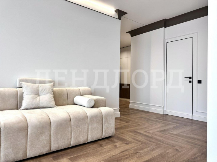 3-комн квартира проспект Соколова, 68с2