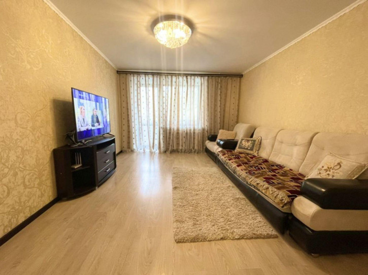 3-комн квартира Строителей ул, 36