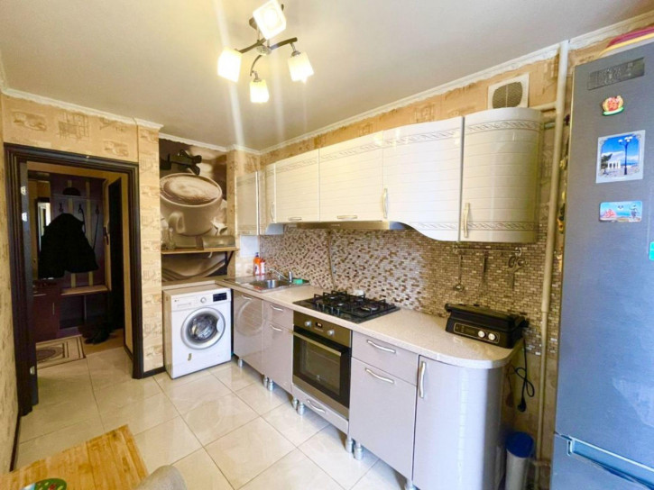 3-комн квартира Строителей ул, 36