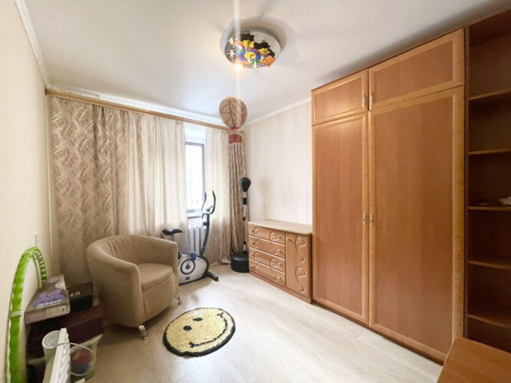 3-комн квартира Строителей ул, 36