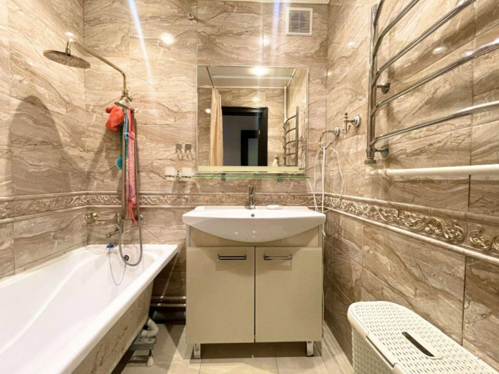3-комн квартира Строителей ул, 36