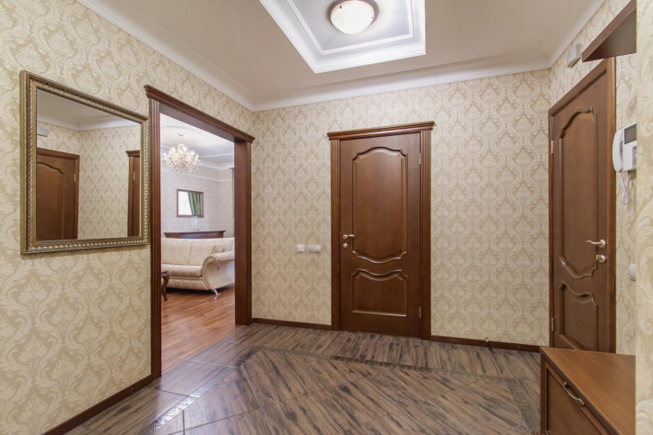 3-комн квартира Театральная ул., 2