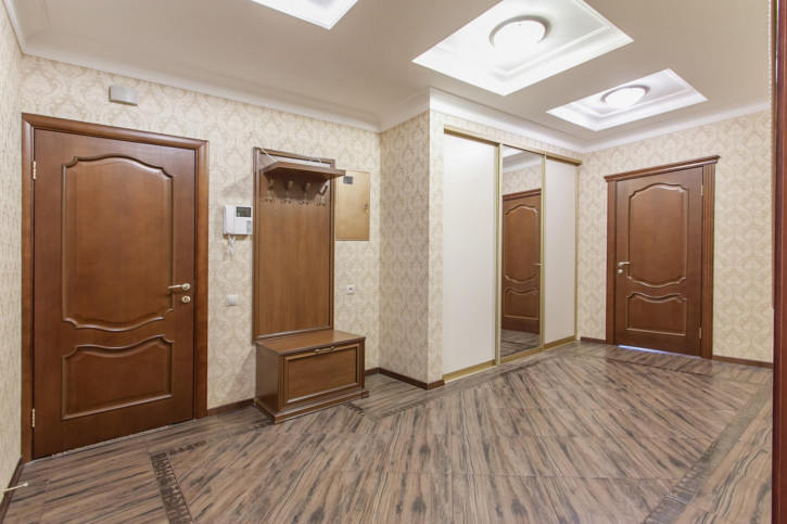 3-комн квартира Театральная ул., 2