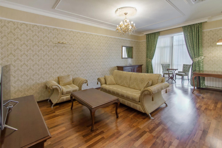 3-комн квартира Театральная ул., 2