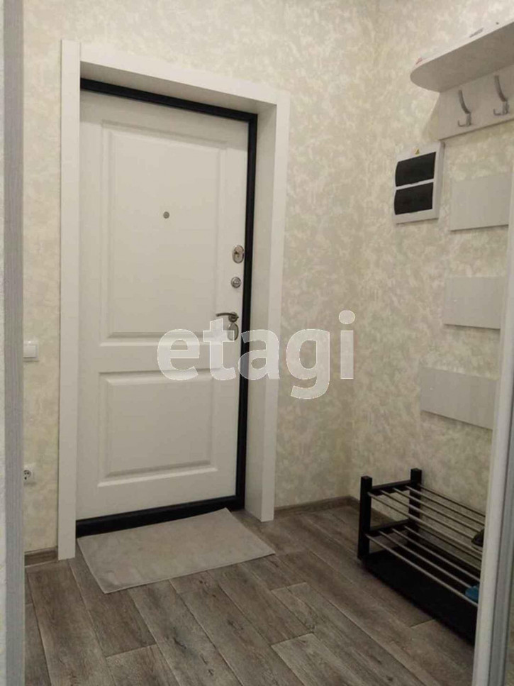 3-комн квартира проспект Комарова, 11