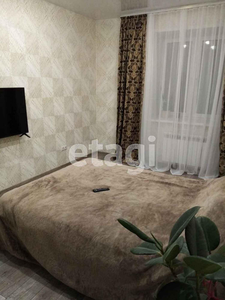 3-комн квартира проспект Комарова, 11