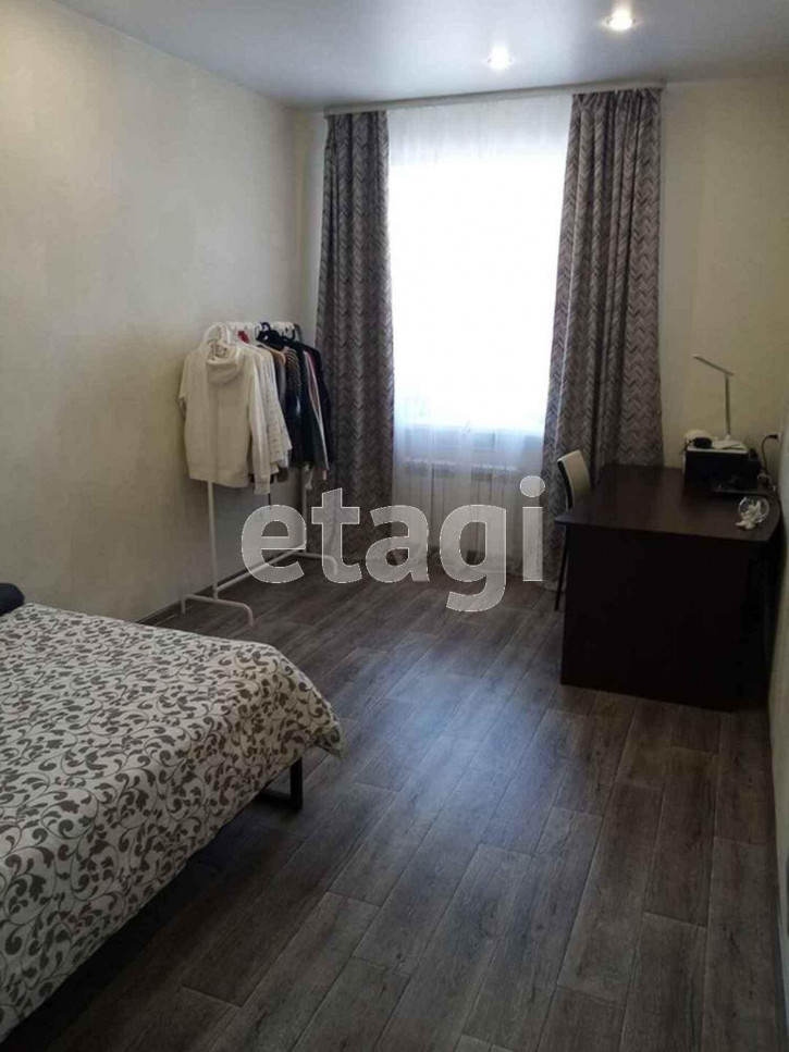 3-комн квартира проспект Комарова, 11