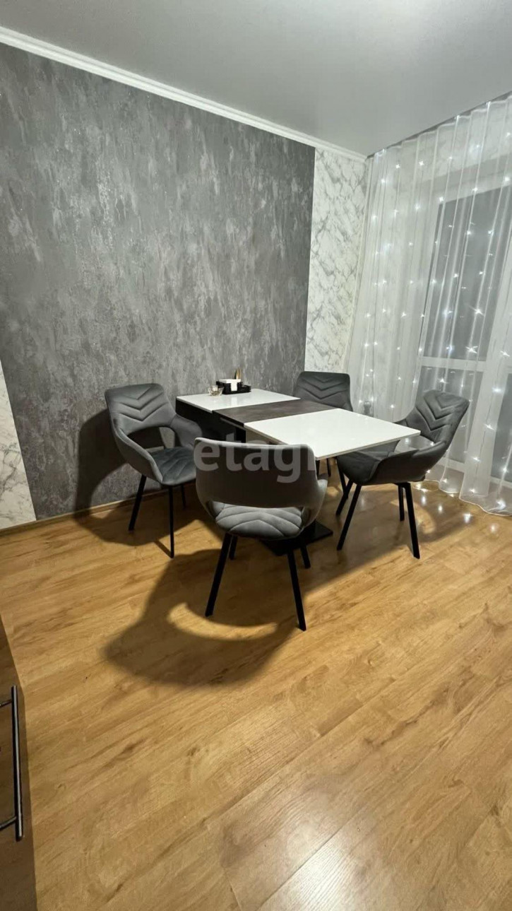 2-комн квартира Газовиков, 65