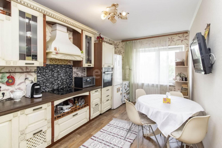 3-комн квартира Мельникайте, 109/1