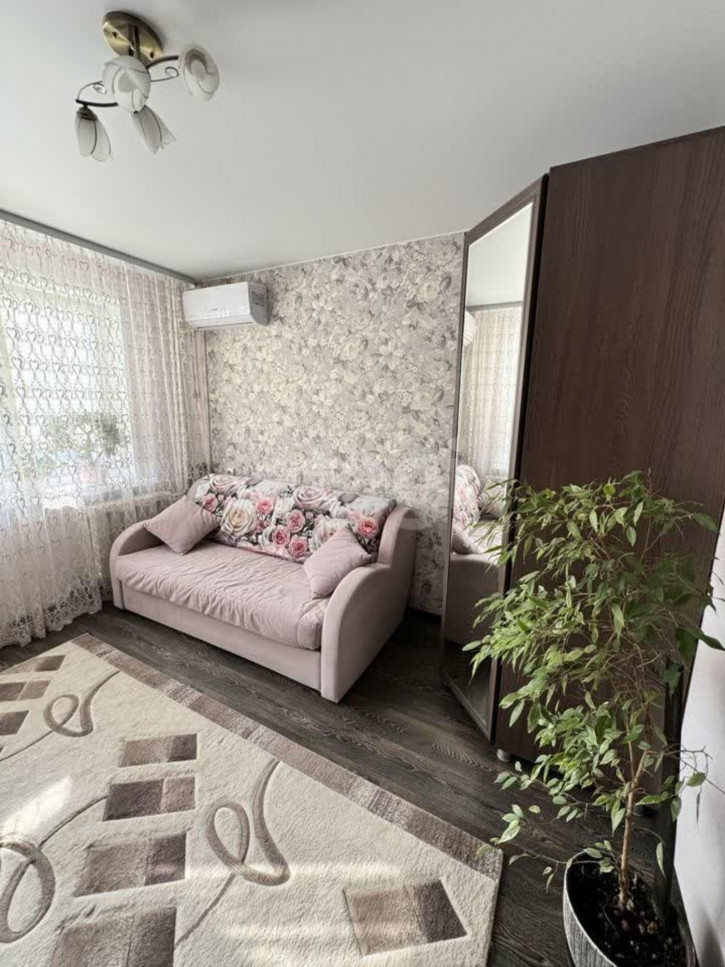2-комн квартира Мельникайте, 67
