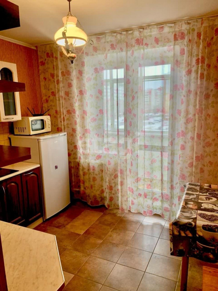 1-комн квартира Пермякова, 76