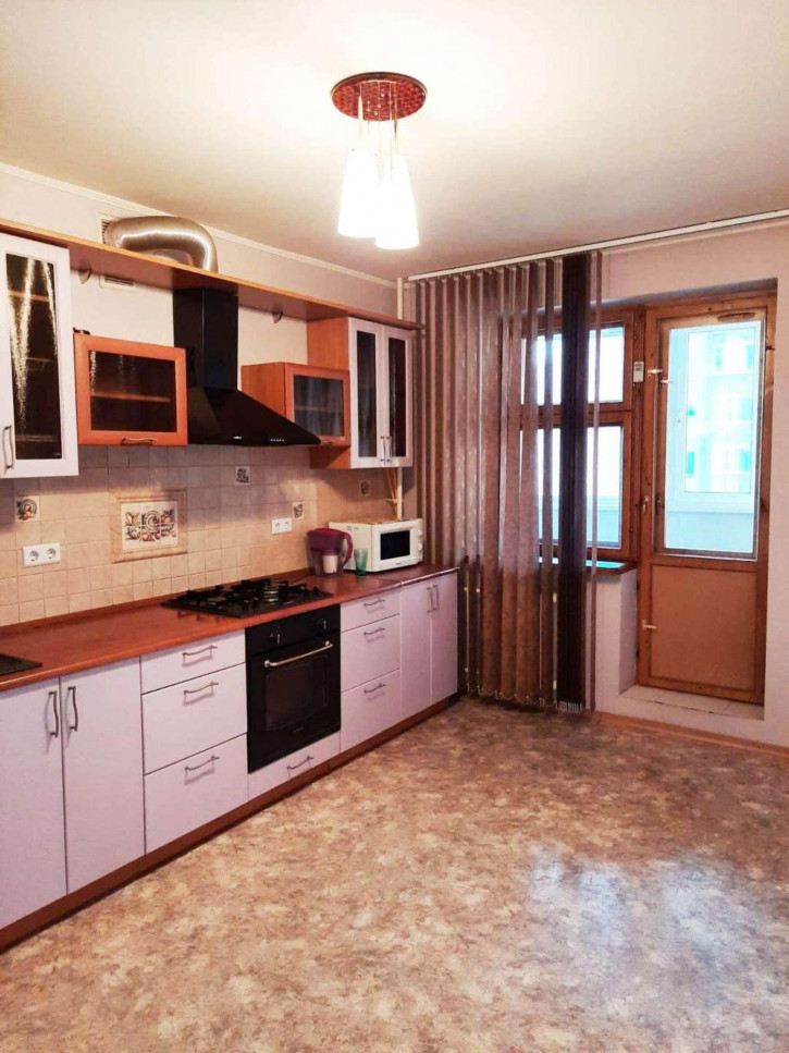 4-комн квартира Демократическая улица, 35