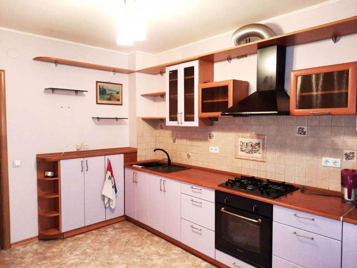 4-комн квартира Демократическая улица, 35
