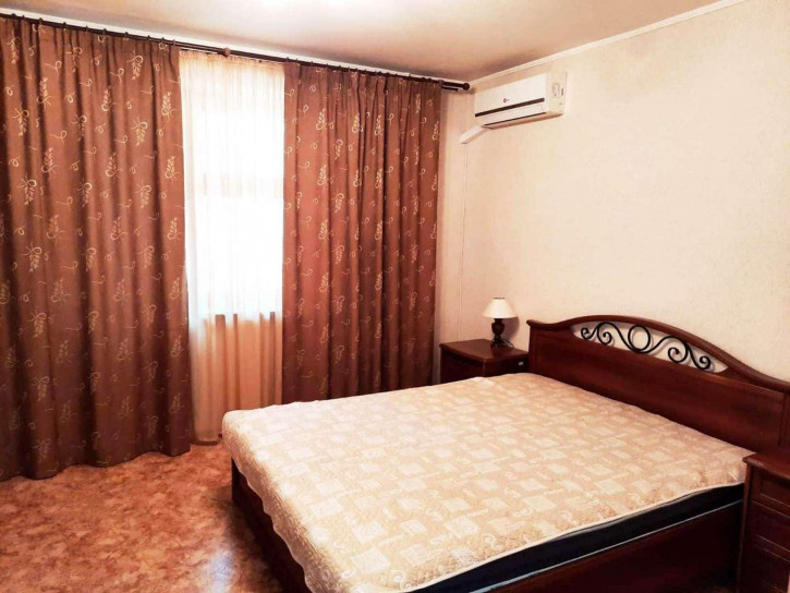 4-комн квартира Демократическая улица, 35