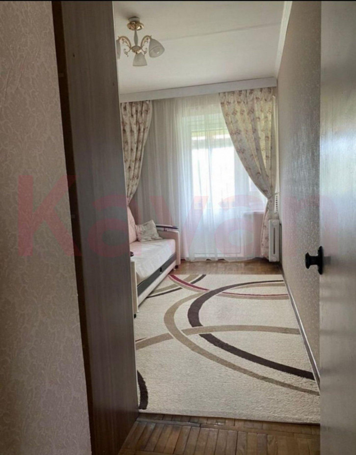 4-комн квартира микрорайон Парус ул.
