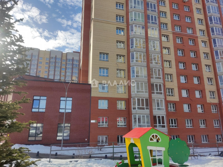 3-комн квартира улица Лакина