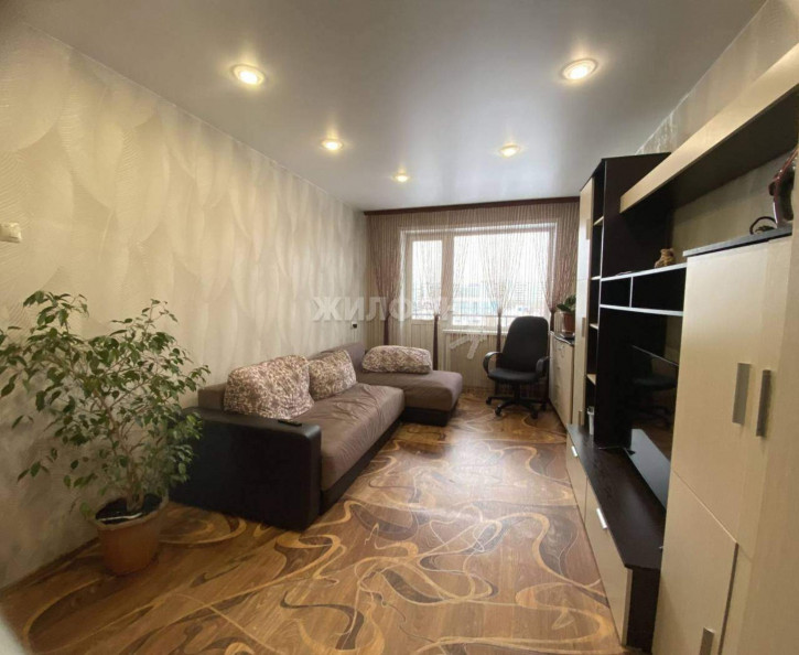 3-комн квартира Шахтеров проспект, д.17