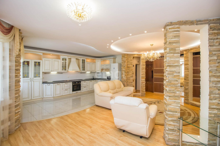 2-комн квартира Комсомольская, 58