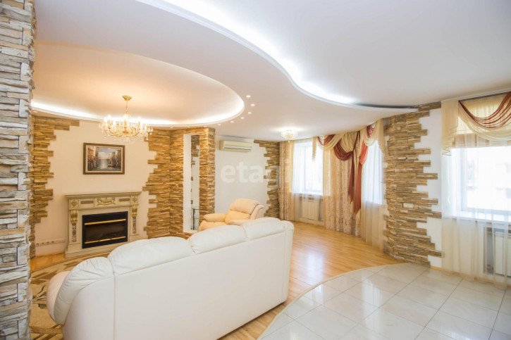 2-комн квартира Комсомольская, 58