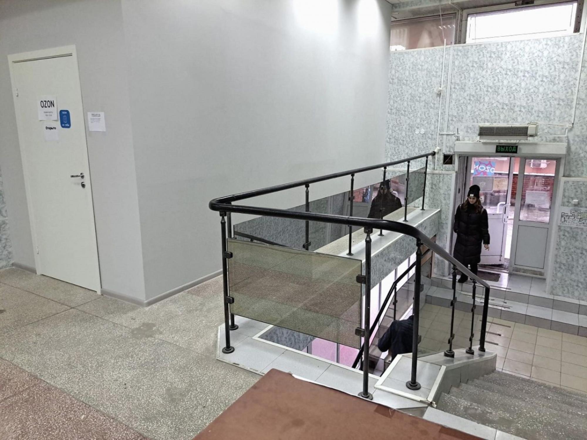 Сдать торговое помещение за 290 500 рублей на г. Северск,  Коммунистический , 151