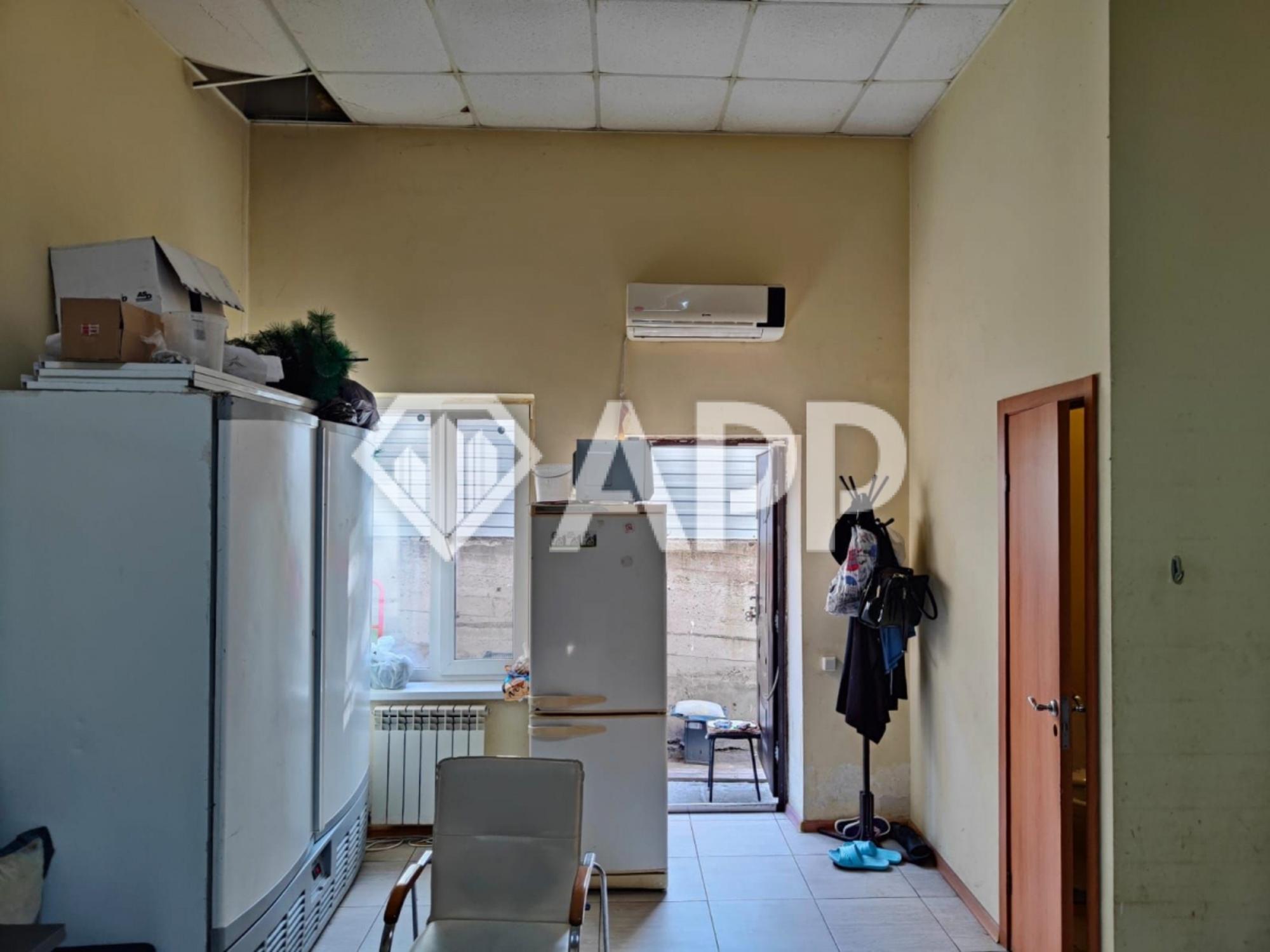 Купить торговое помещение за 13 000 000 рублей на ул Видова, 142